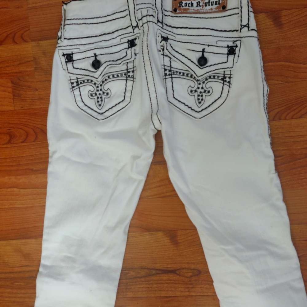 Rock Revival white Jeans.Jen/straight. Size 25. Straight leg